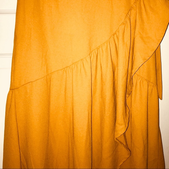 Mustard maxi skirt with ruffle details and split - Picture 2 of 4